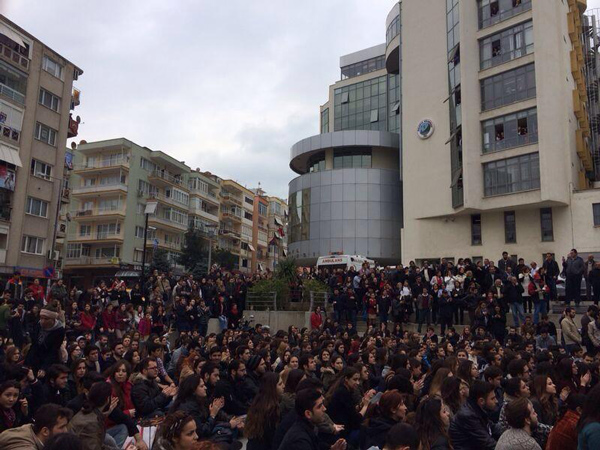 İzmir Ekonomi Üniversitesi